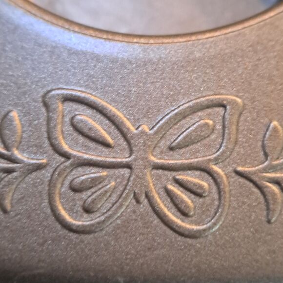 The Pioneer Woman 12-Cup Nonstick Aluminized Steel Muffin Pan Champagne - Picture 9 of 16